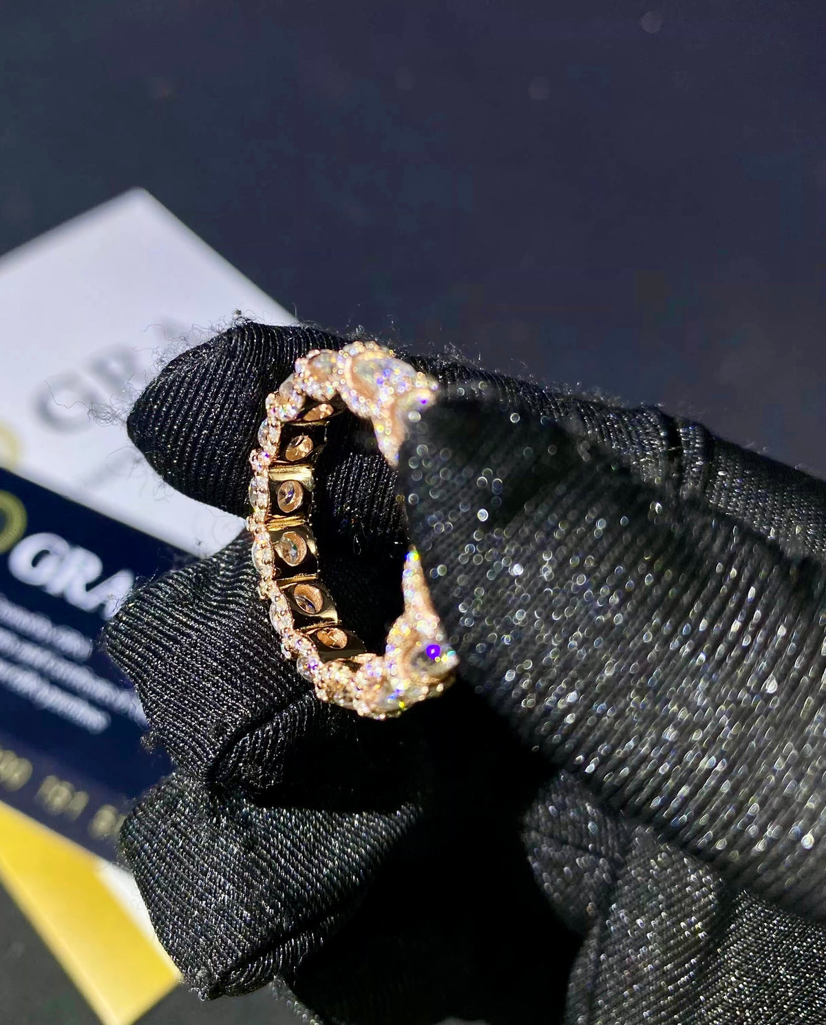 Bague fine en argent 925 personnalisée et entièrement pavée de moissanite VVS KC.LUXURY