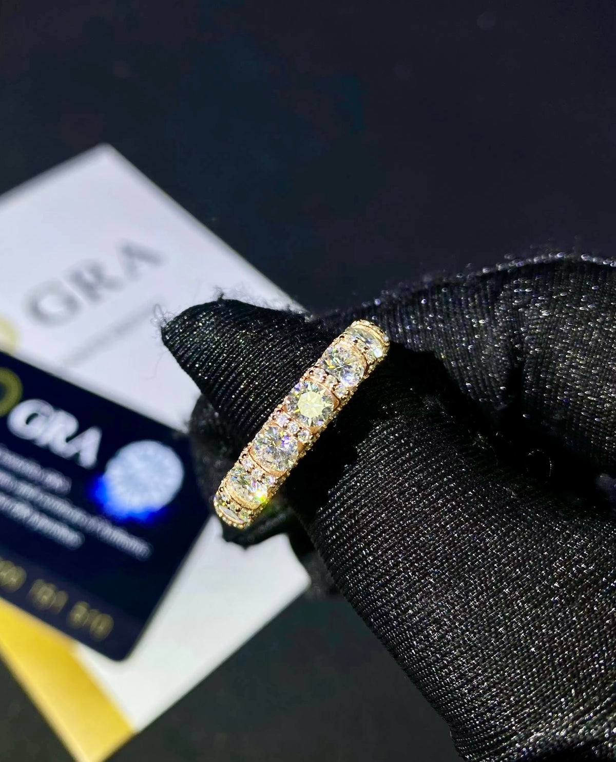 Bague fine en argent 925 personnalisée et entièrement pavée de moissanite VVS KC.LUXURY