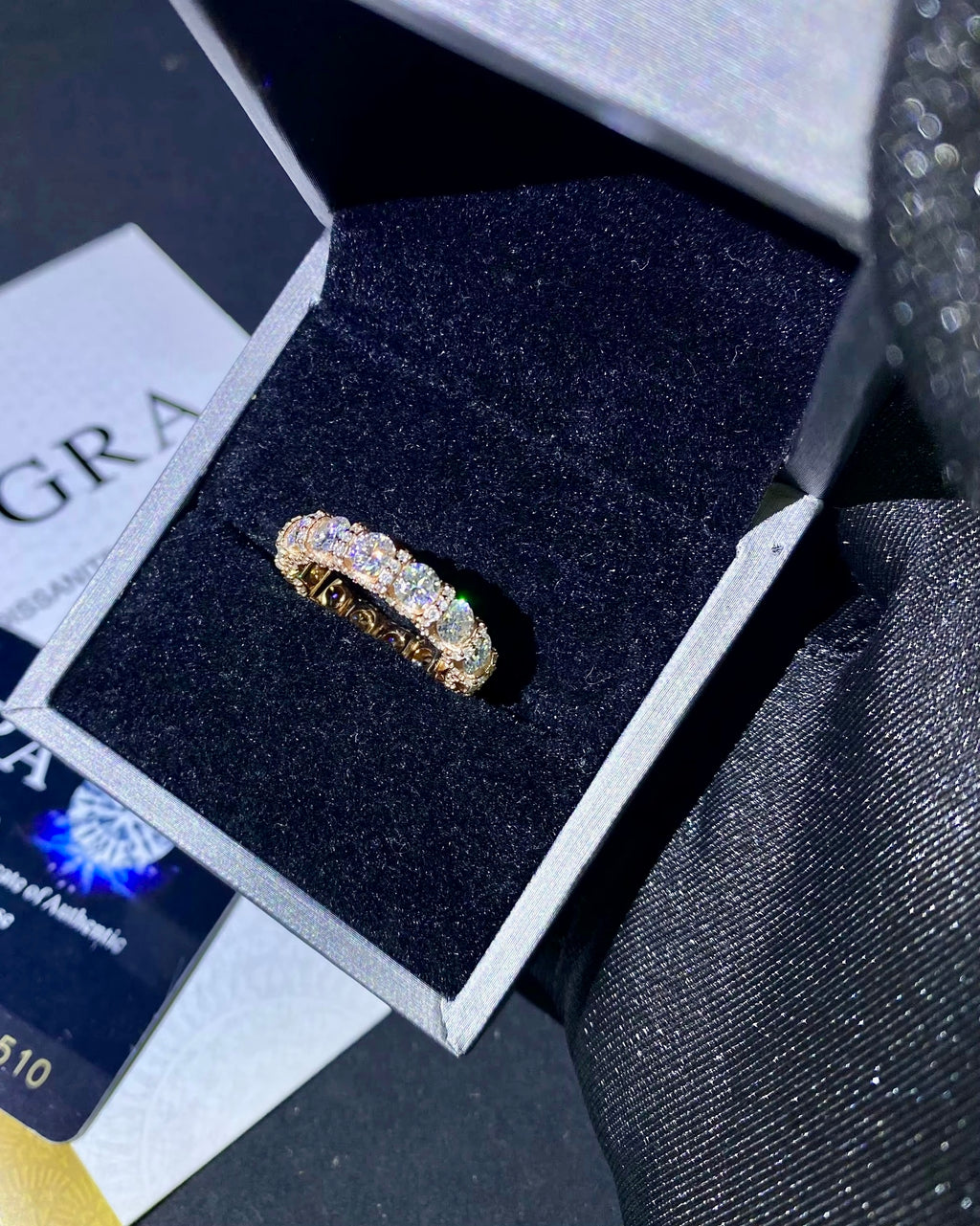 Bague fine en argent 925 personnalisée et entièrement pavée de moissanite VVS KC.LUXURY