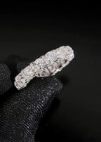 Bague fine en argent 925 personnalisée et entièrement pavée de moissanite VVS KC.LUXURY