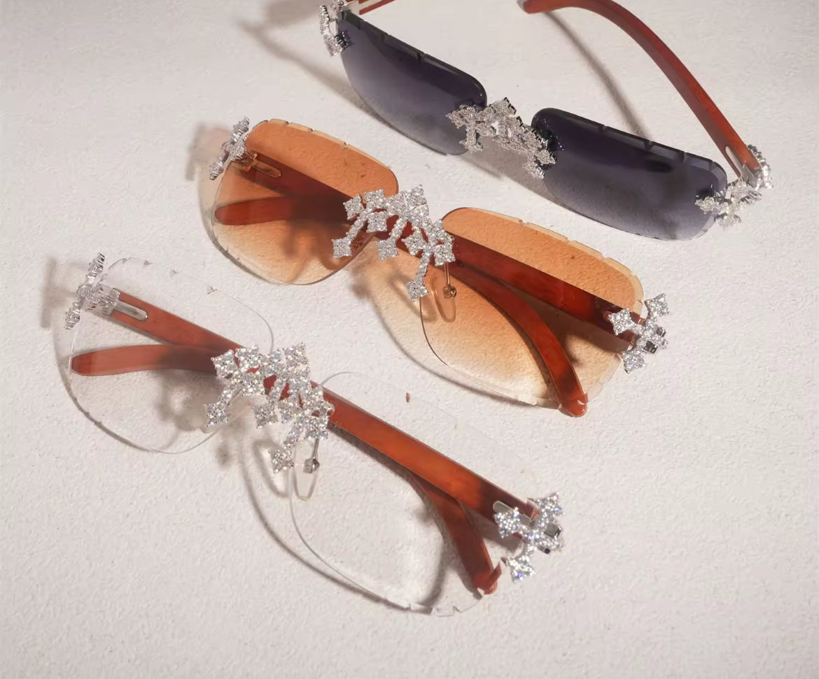 Lunettes de soleil  avec croix incrustée de Diamants Moissanite VVS KC.LUXURY