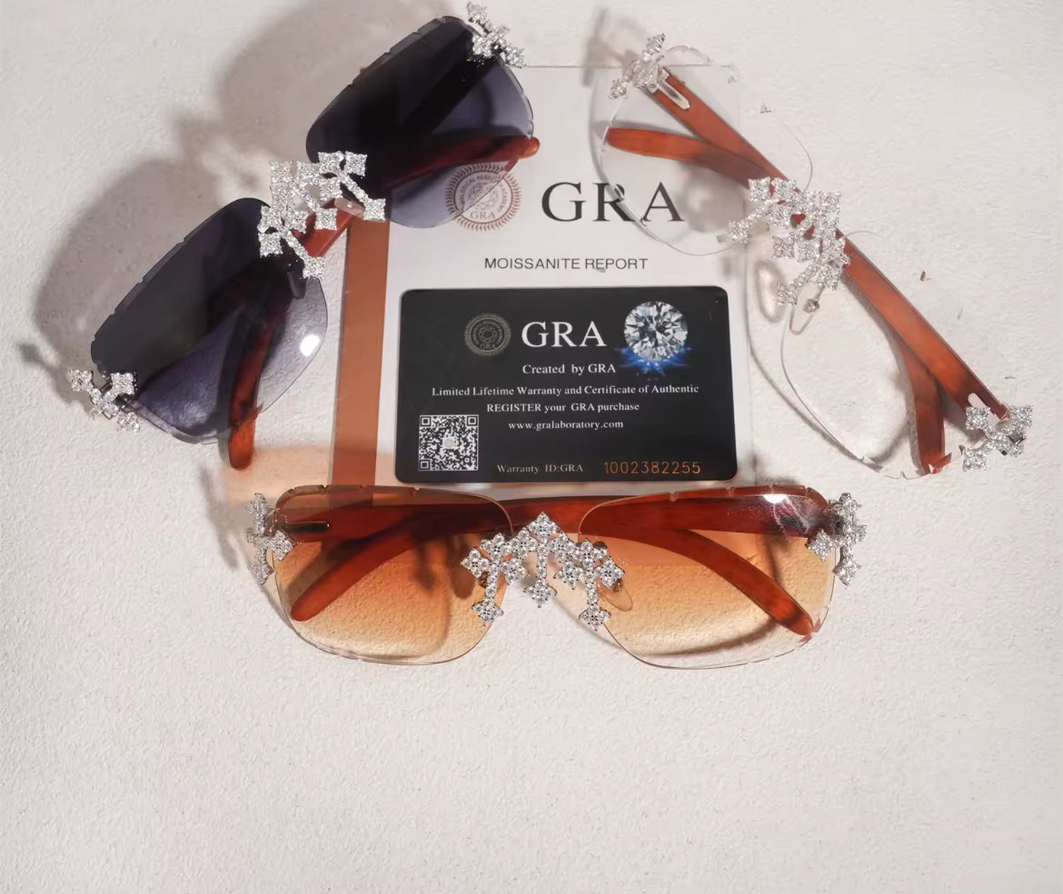 Lunettes de soleil  avec croix incrustée de Diamants Moissanite VVS KC.LUXURY