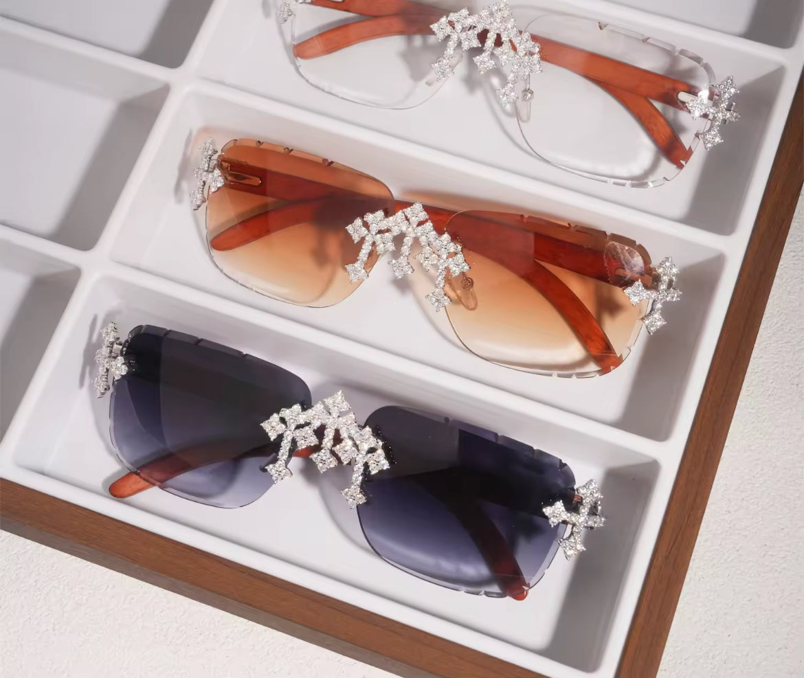Lunettes de soleil  avec croix incrustée de Diamants Moissanite VVS KC.LUXURY